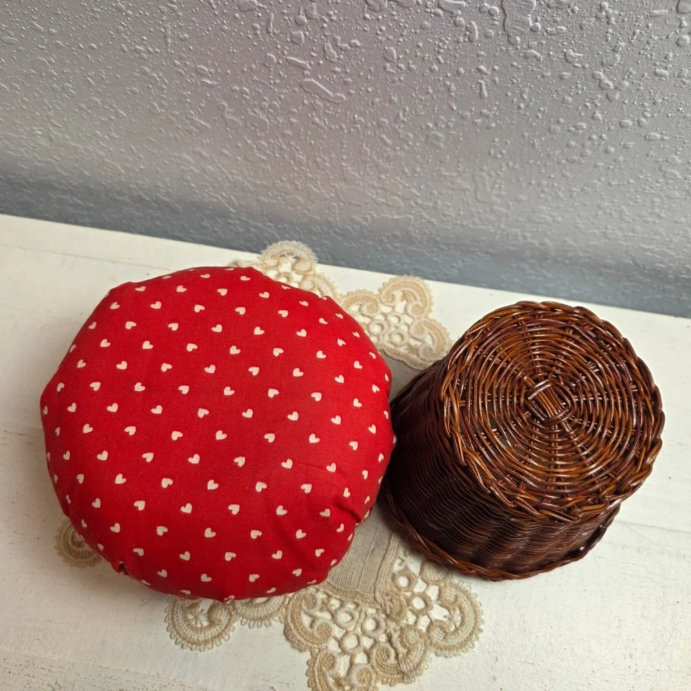 Vintage Style Red Heart Print Wicker‎ Basket with Padded Lace Trim Cover Round